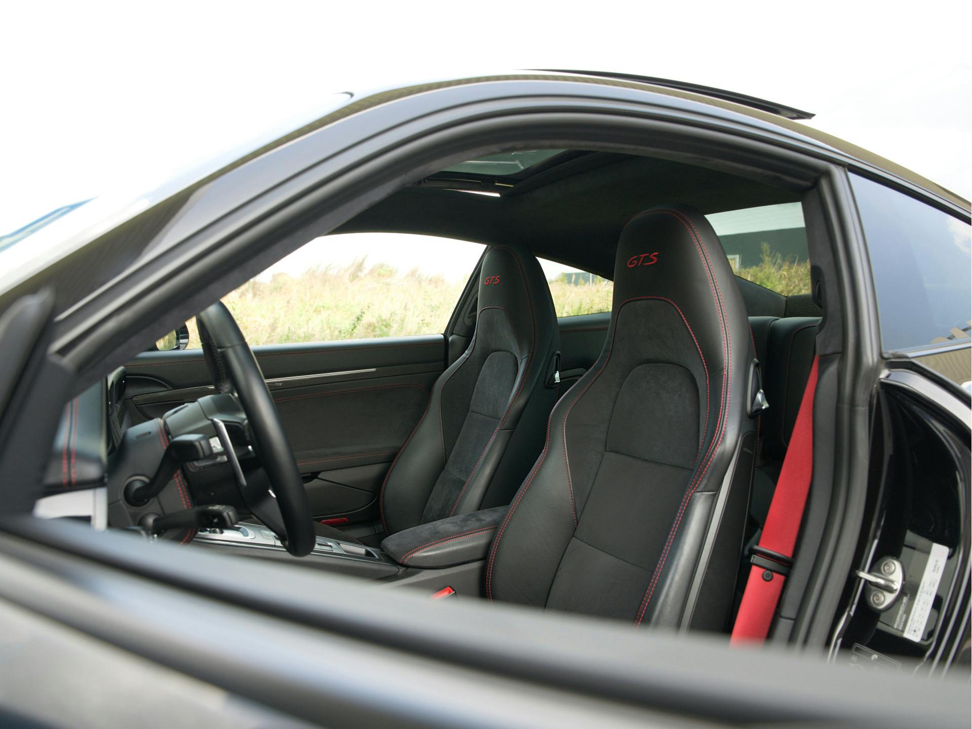 Porsche 911 3.0 Carrera 4 GTS | Burmester